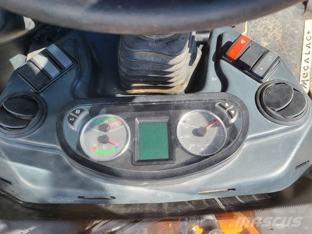 Mecalac AX 700 휠로우더