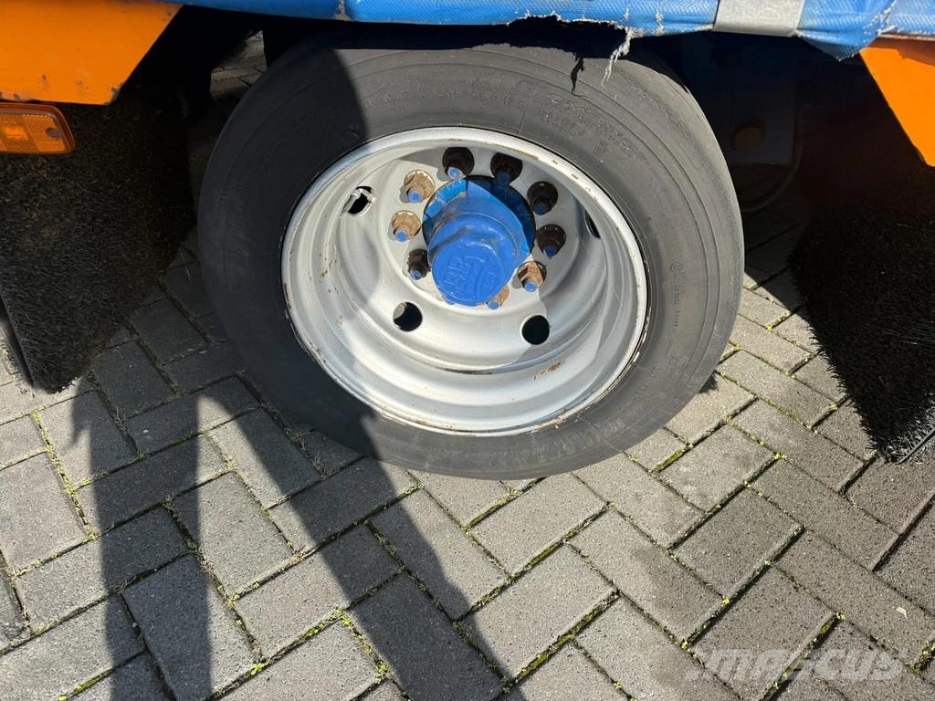 Meusburger | MPG-4 | 4 Axles | Year: 2006 | Good condition | Причепи-фургони