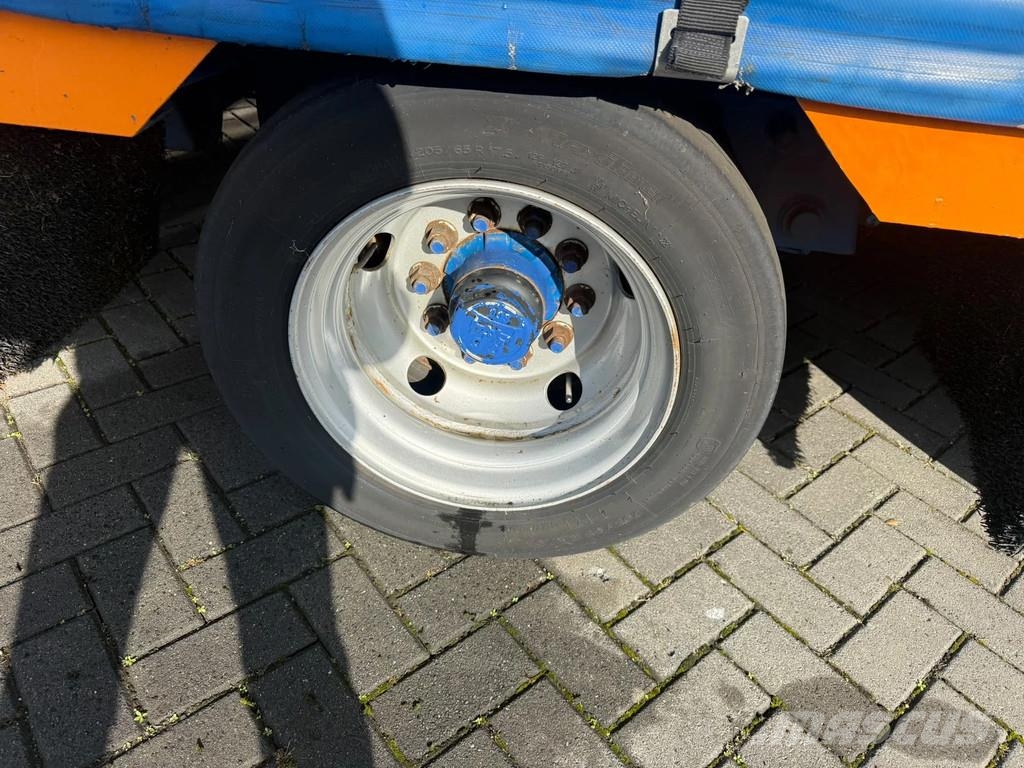 Meusburger | MPG-4 | 4 Axles | Year: 2006 | Good condition | Причепи-фургони