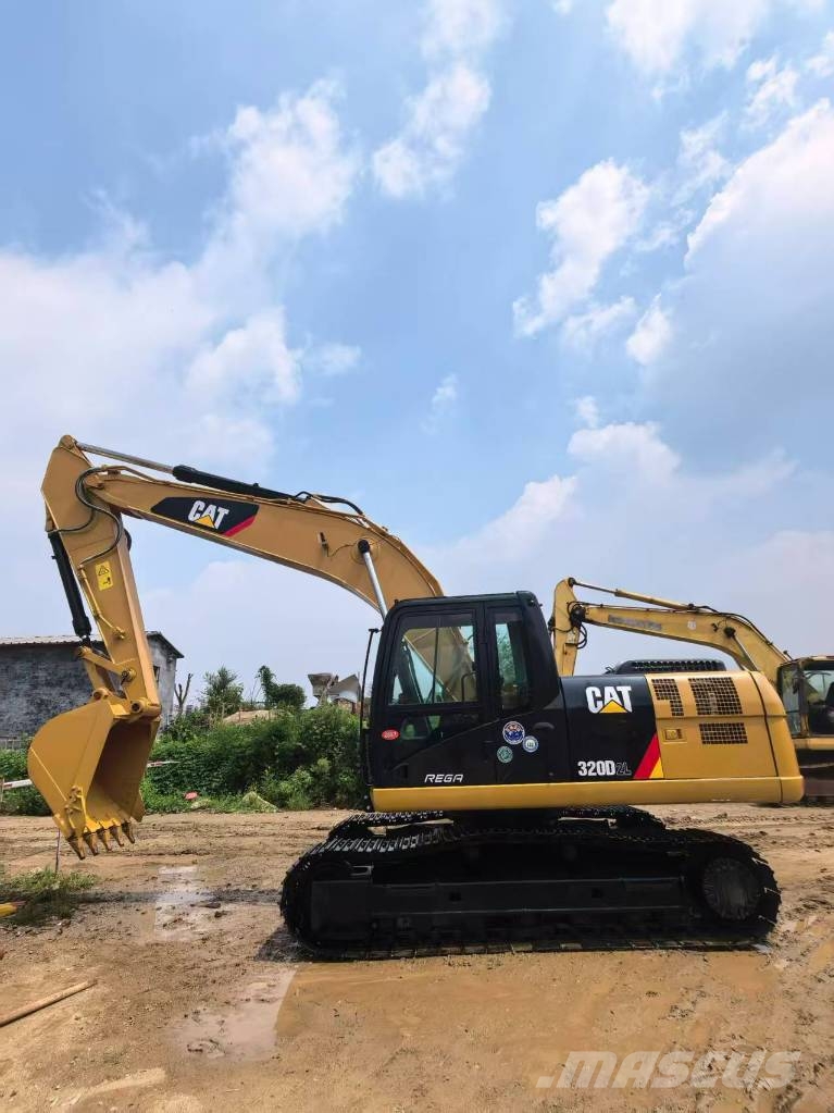 CAT 320 D 2 Bagri goseničarji