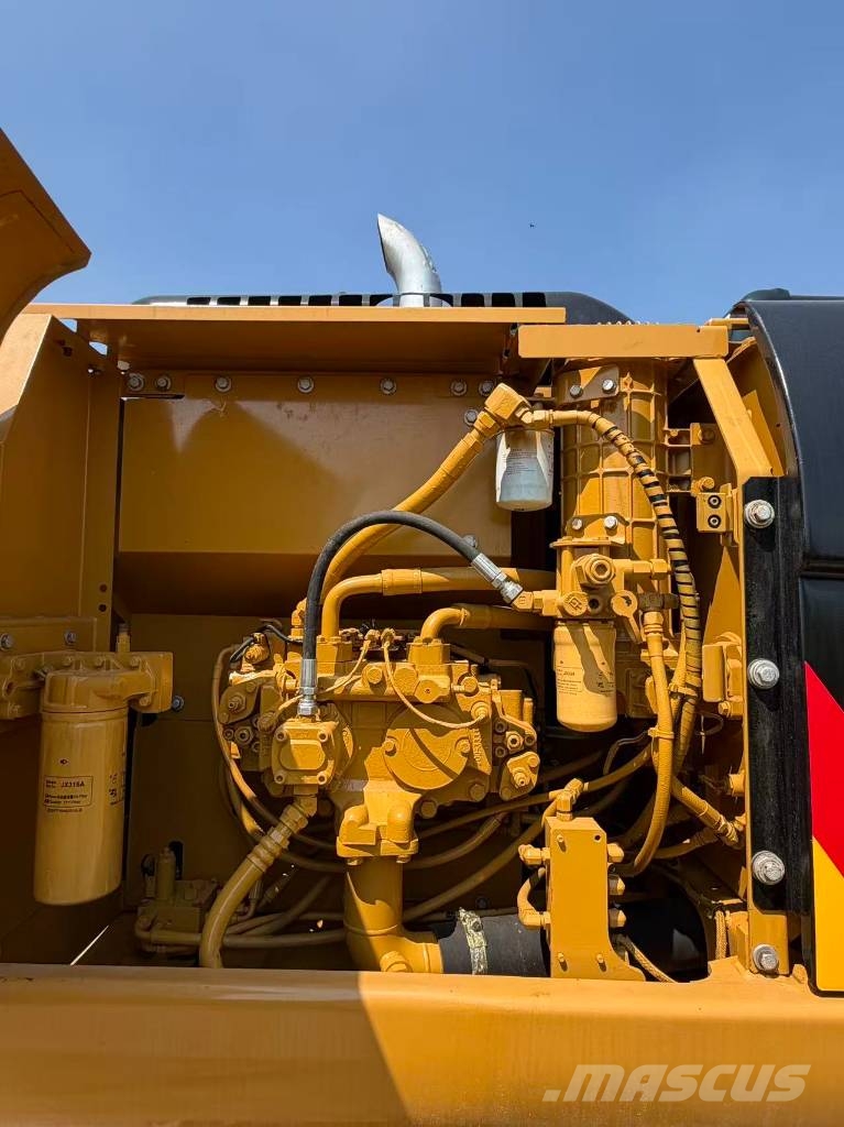 CAT 320 D 2 Bagri goseničarji