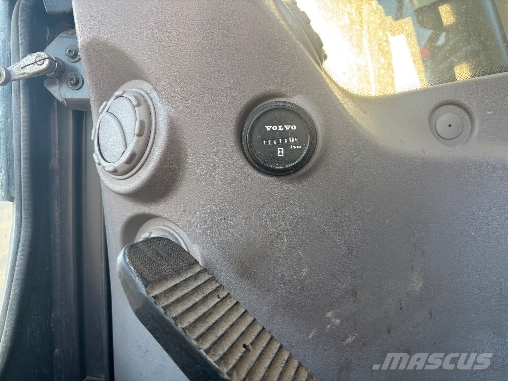 Volvo EW 140 D / Pyörittäjä, Kauha, Rasvari Pyöräkaivukoneet