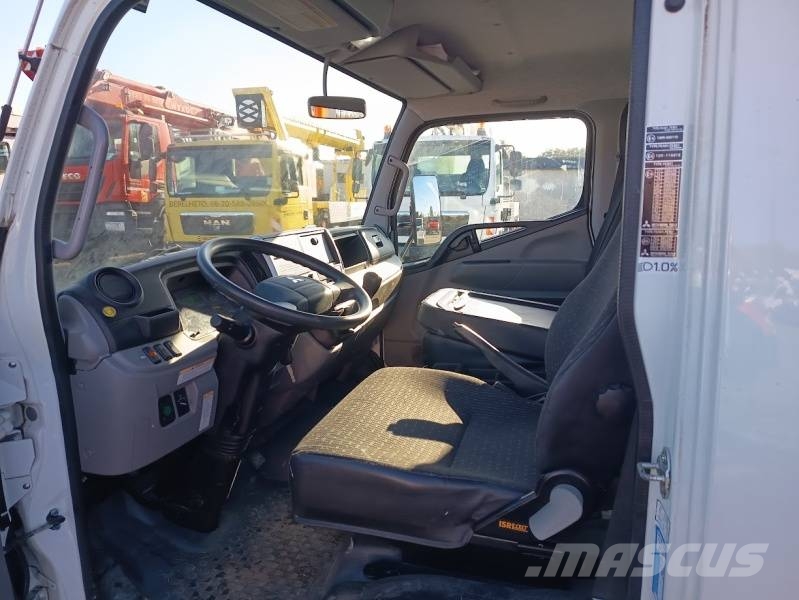 Mitsubishi Fuso Canter Multitel MXE200 - 19,9m, 200kg Teherautóra szerelt emelők és állványok