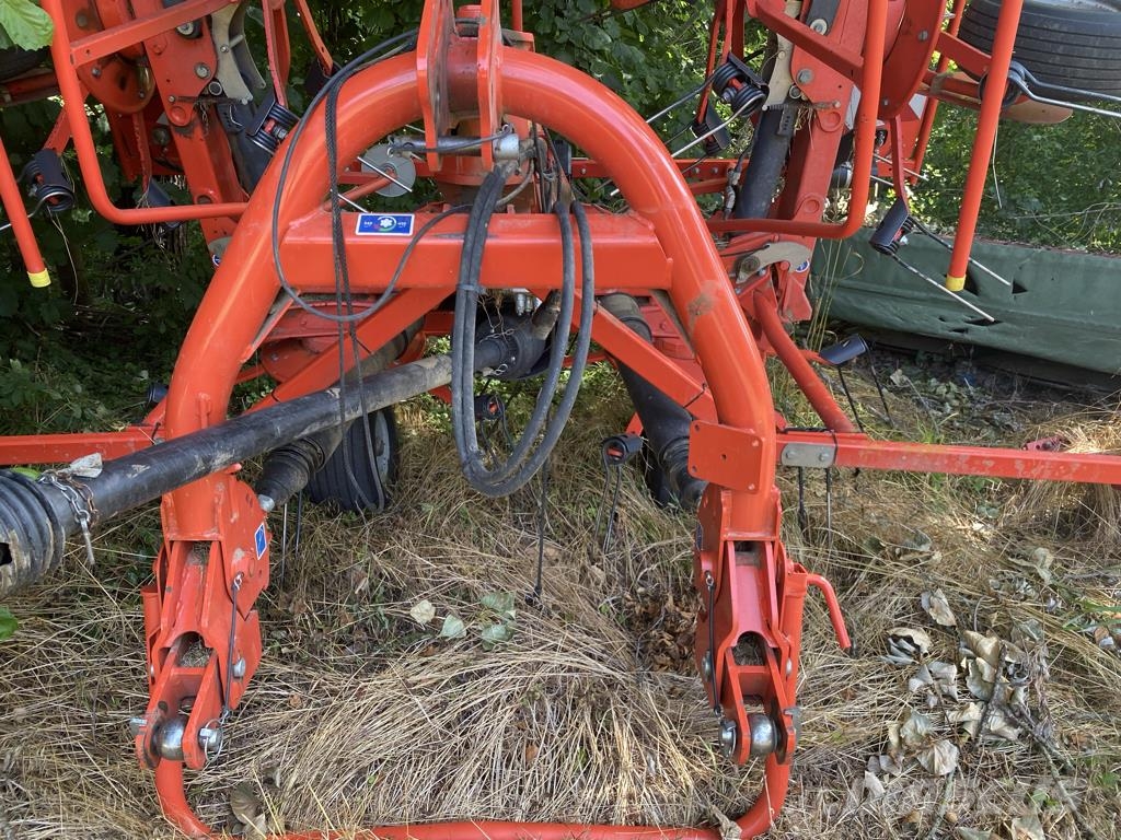 Kuhn GF 10812 Rastrillos y henificadores