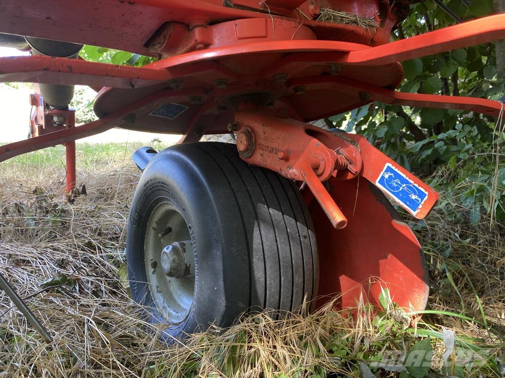 Kuhn GF 10812 Rastrillos y henificadores