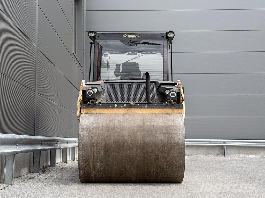Bomag BW 161 AD-5 مداحل ثنائية الاسطوانة