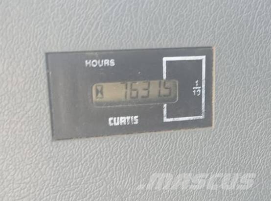 Hyundai HX 220 L Roomikekskavaatorid