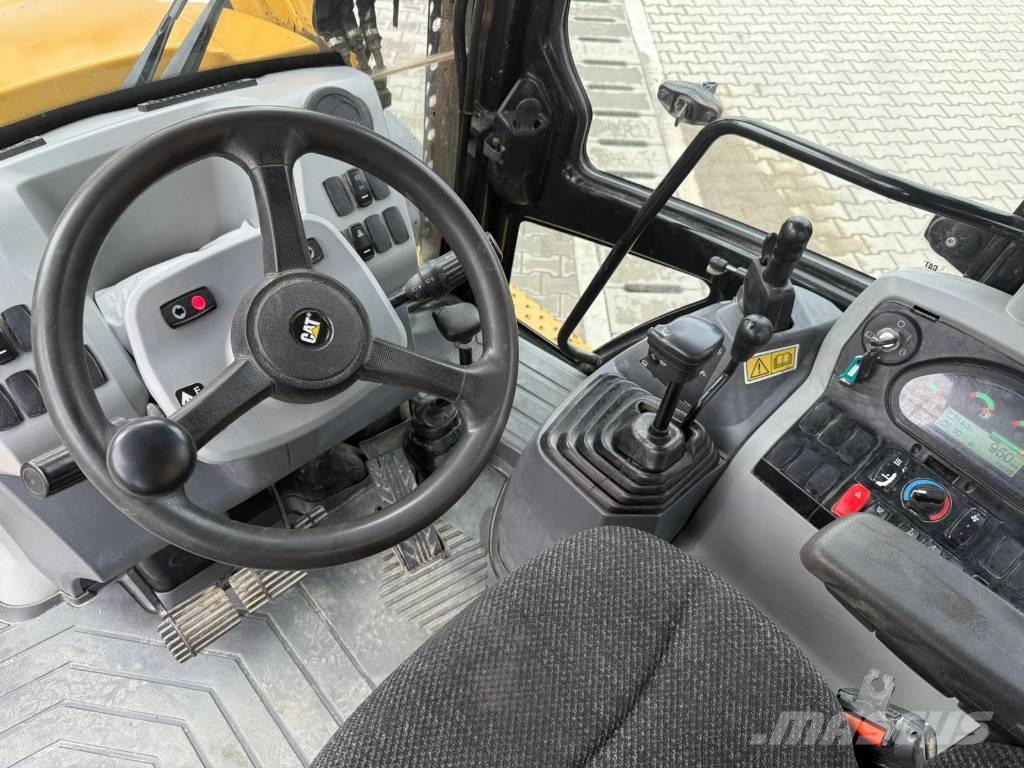 CAT 428F2 Retrocargadoras