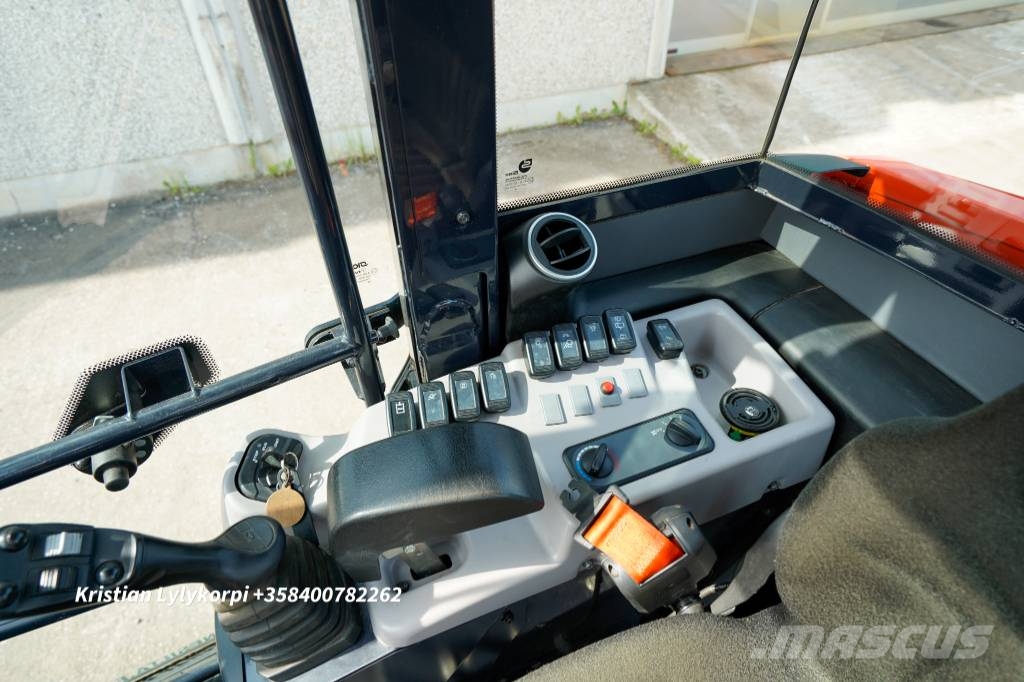 Kubota R090 TYÖLAITTEILLA Фронтальні навантажувачі