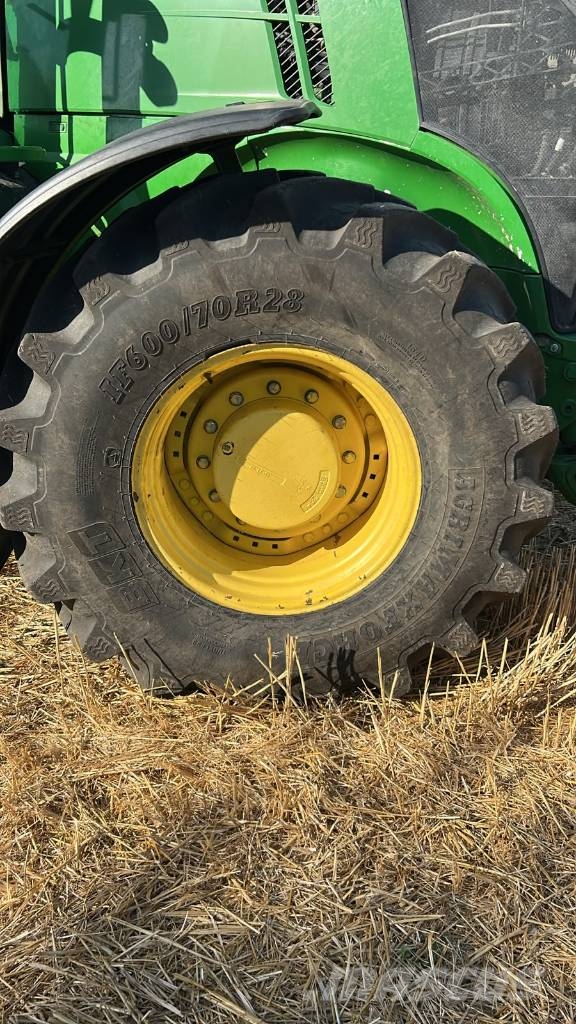 John Deere 7230 R الجرارات