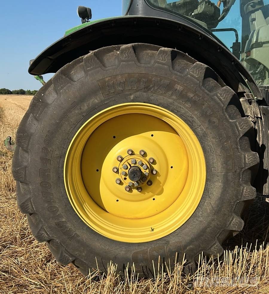 John Deere 7230 R الجرارات
