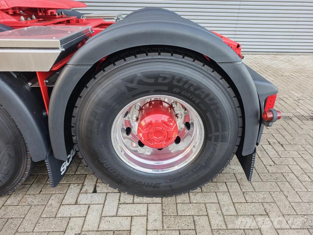 Scania S770 V8 8x4 Heavy Duty Tractor New and Unused! Sadulveokid