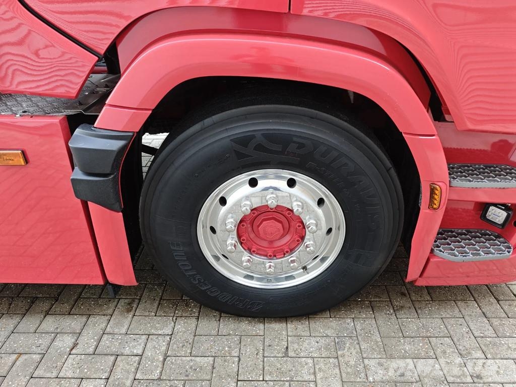 Scania S770 V8 8x4 Heavy Duty Tractor New and Unused! Sadulveokid