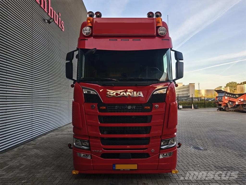 Scania S770 V8 8x4 Heavy Duty Tractor New and Unused! Sadulveokid