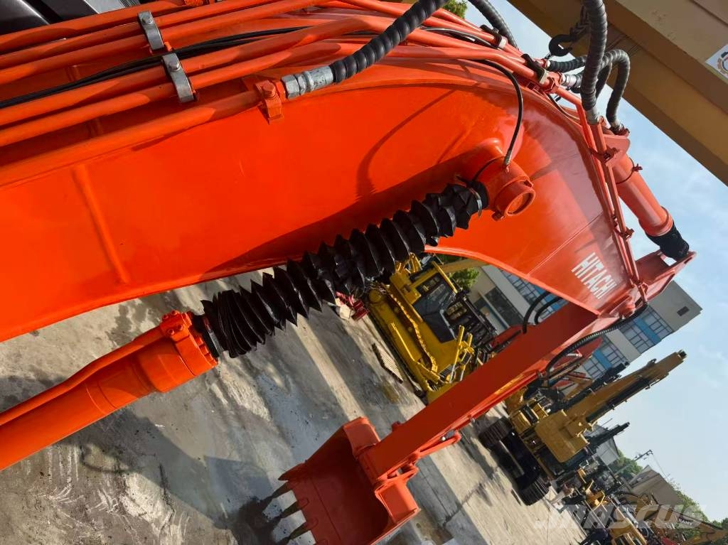 Hitachi ZX 200 Excavatoare pe șenile