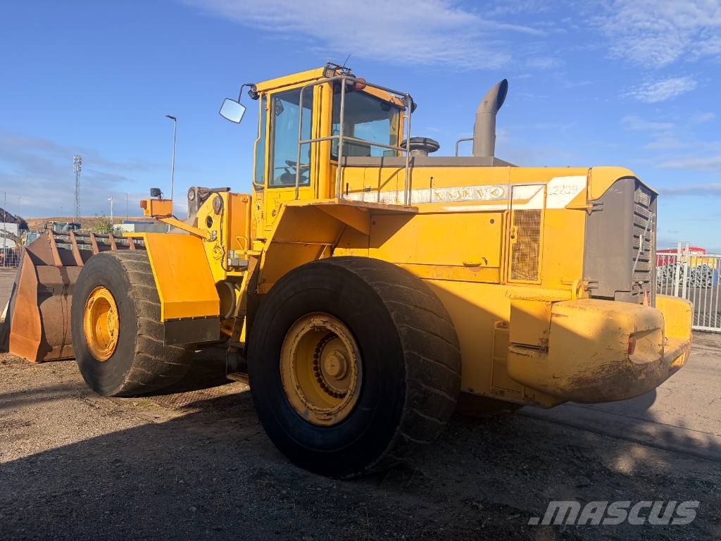 Volvo L 220 D Wielladers