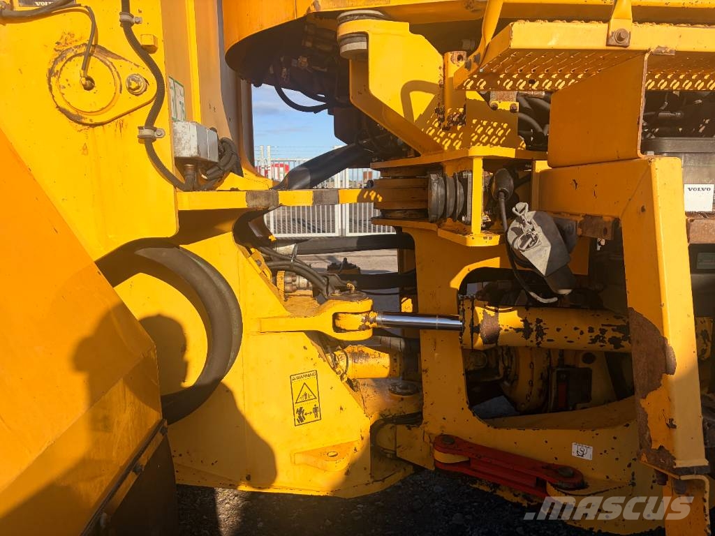 Volvo L 220 D Wielladers
