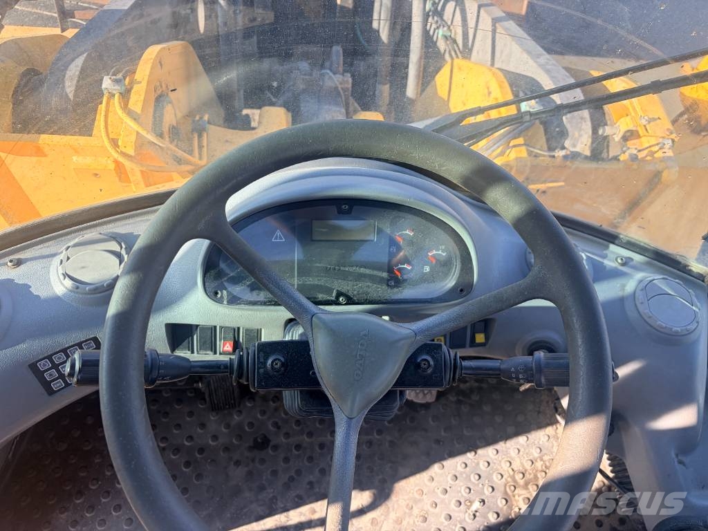 Volvo L 220 D Wielladers