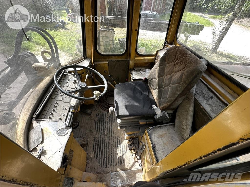 Volvo 4300 Riteņu buldozeri