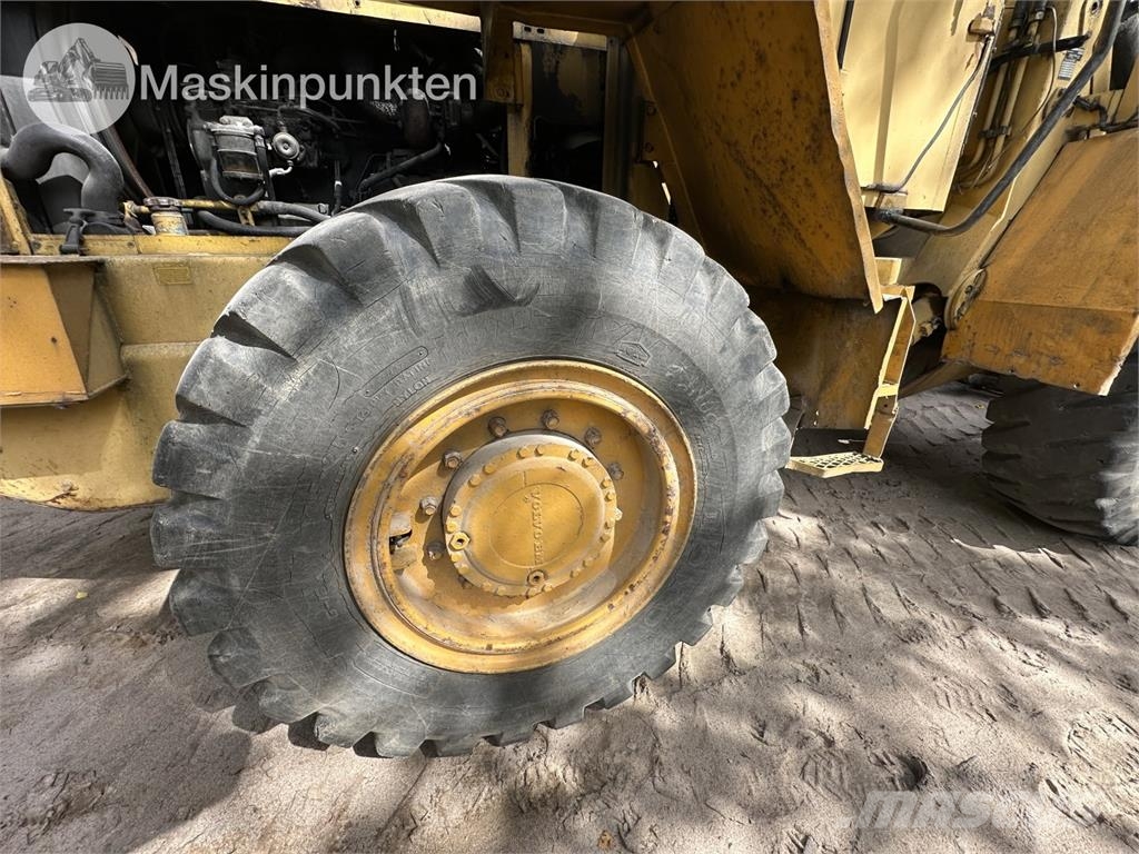 Volvo 4300 Riteņu buldozeri