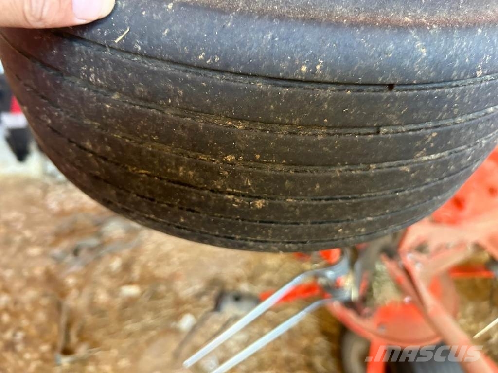 Kuhn GF10812 Гребла и сенообръщачки