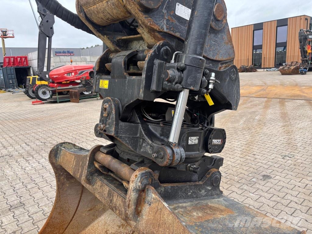 CAT 330-07C Paletli ekskavatörler