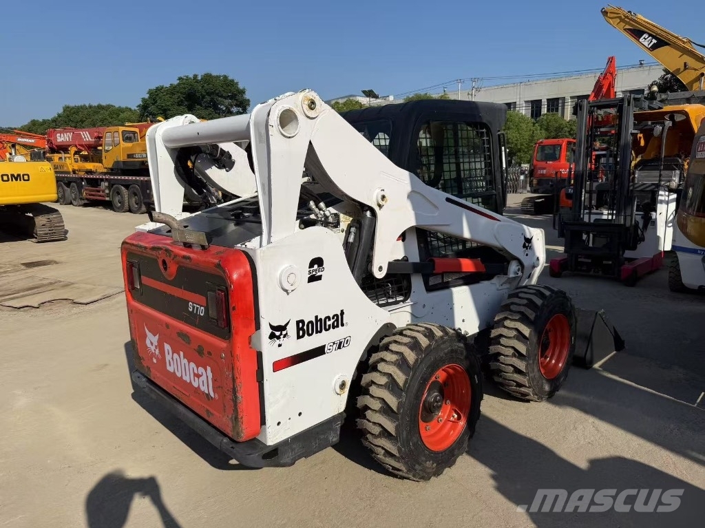 Bobcat S 770 Krautuvai su šoniniu pasukimu