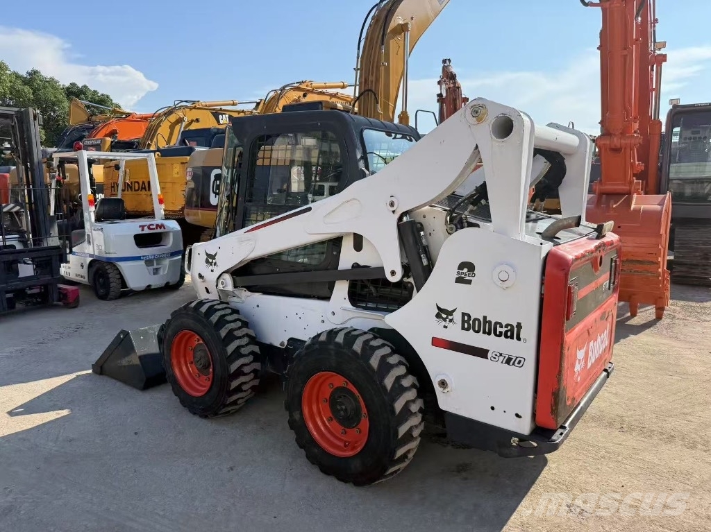 Bobcat S 770 Krautuvai su šoniniu pasukimu