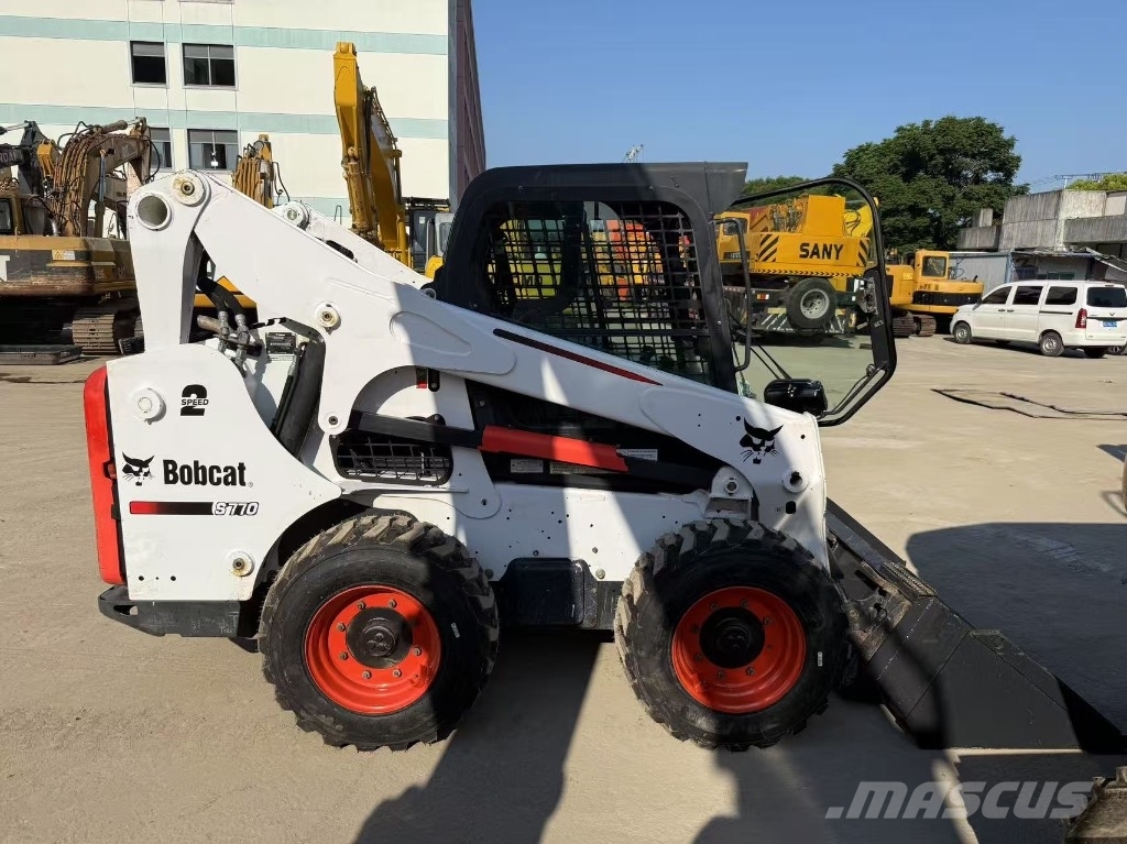 Bobcat S 770 Krautuvai su šoniniu pasukimu