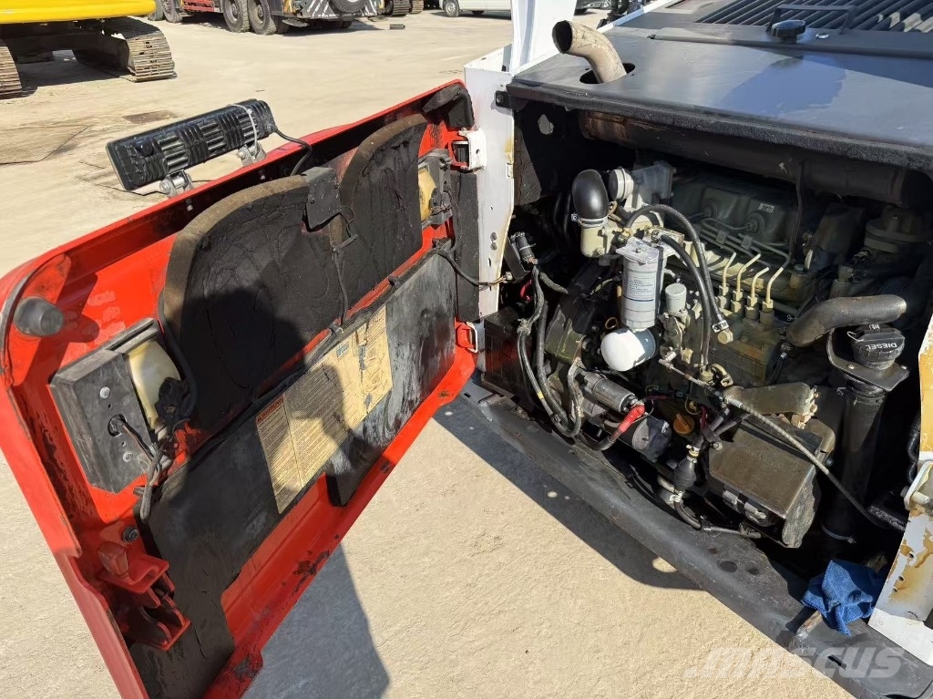 Bobcat S 770 Krautuvai su šoniniu pasukimu