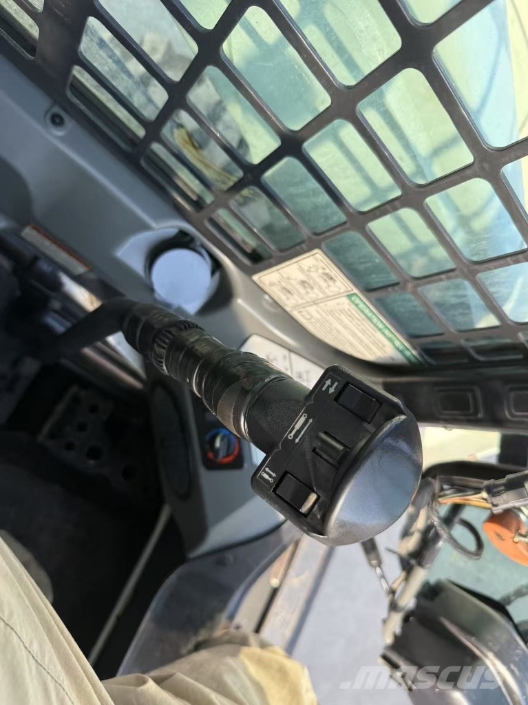 Bobcat S 770 Krautuvai su šoniniu pasukimu