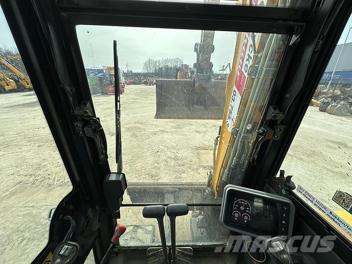 JCB 48Z-1 小型挖掘机