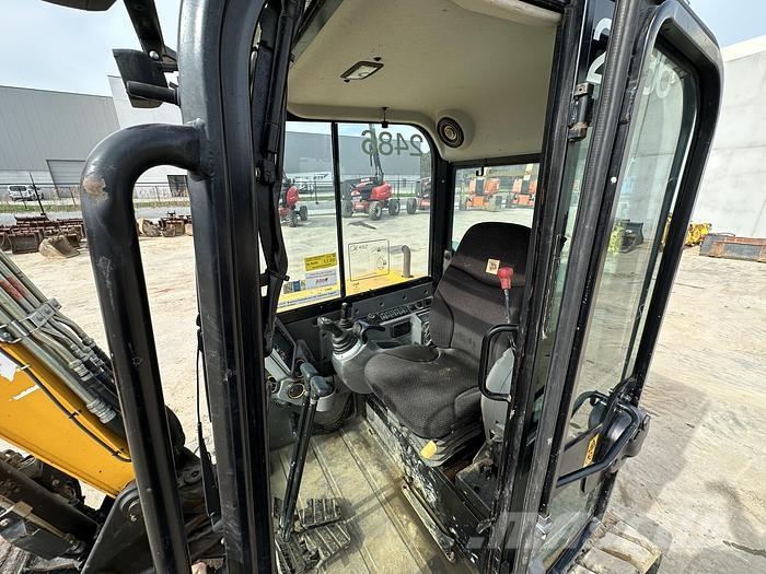 JCB 48Z-1 小型挖掘机