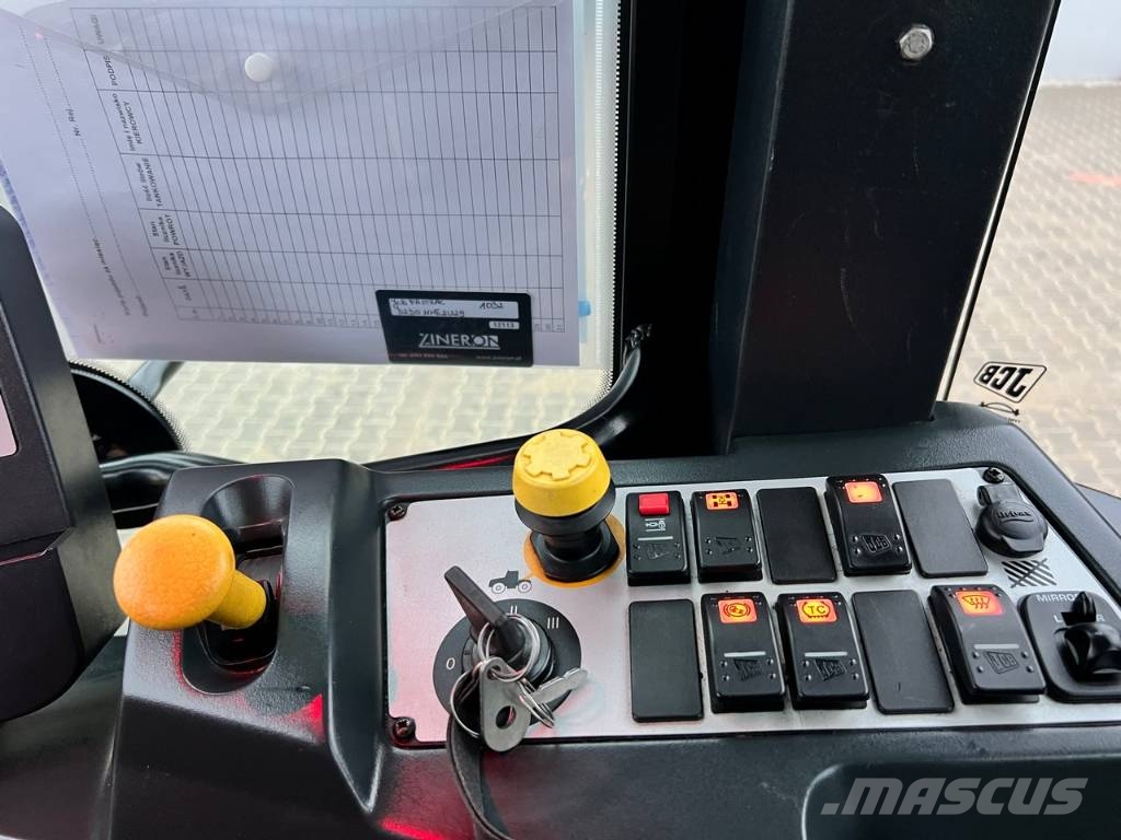 JCB Fastrac 3230 Sisu Xtra Traktorit