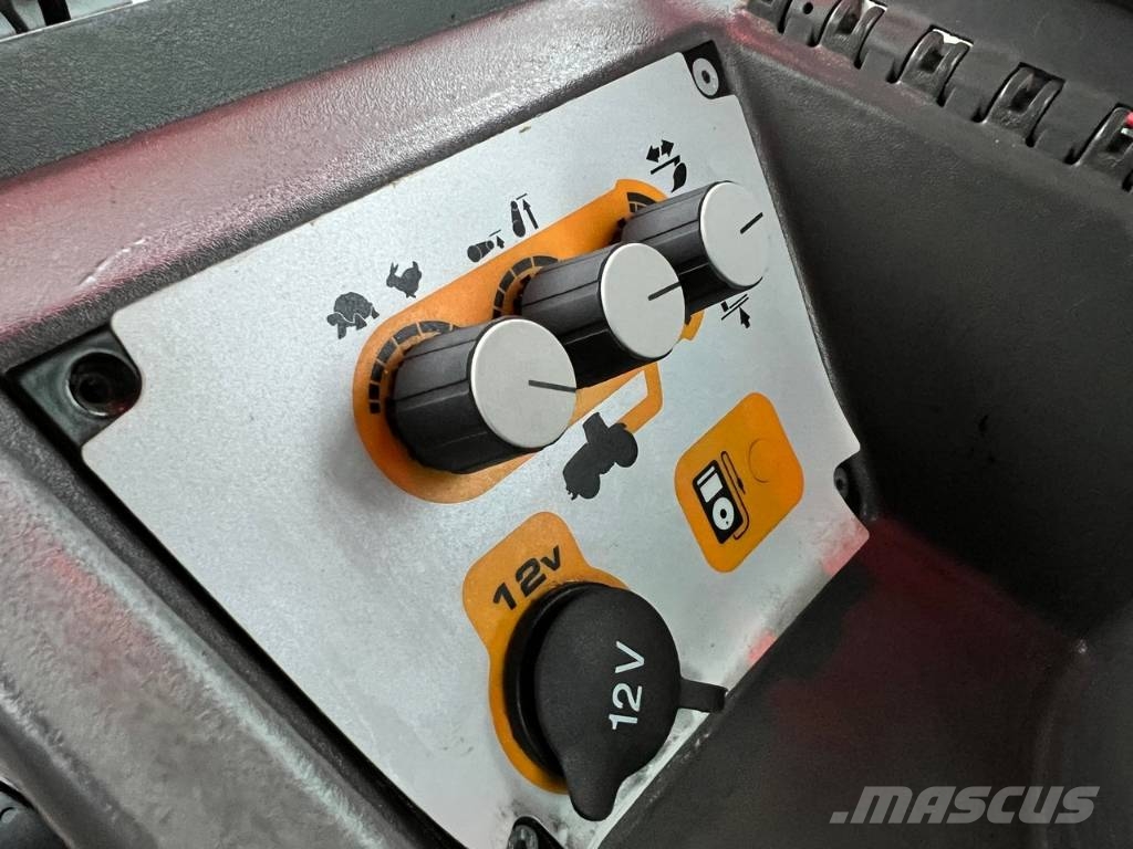 JCB Fastrac 3230 Sisu Xtra Traktorit
