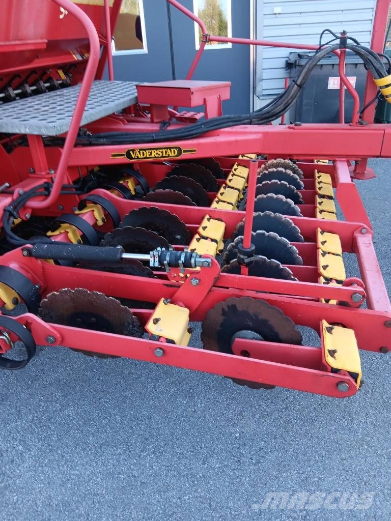 Väderstad Rapid300C مثاقيب مدمجة