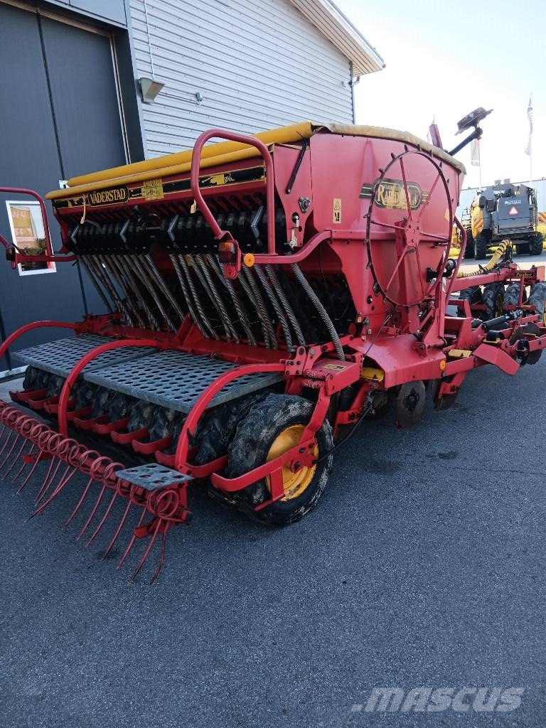 Väderstad Rapid300C مثاقيب مدمجة