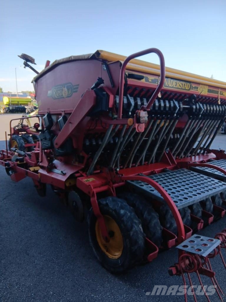 Väderstad Rapid300C مثاقيب مدمجة