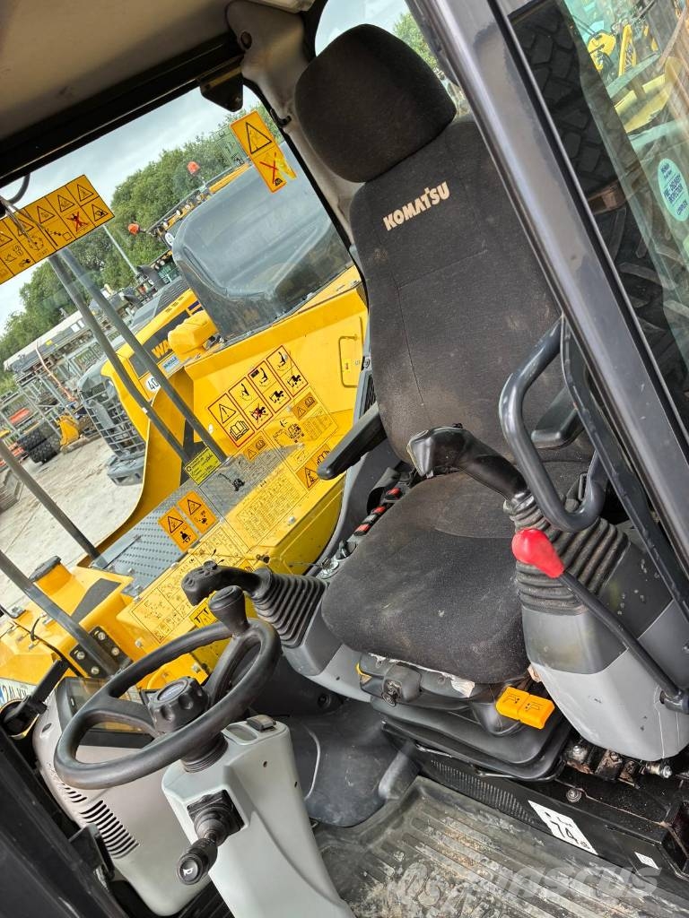 Komatsu PW 138 MR-11 Excavadoras de ruedas