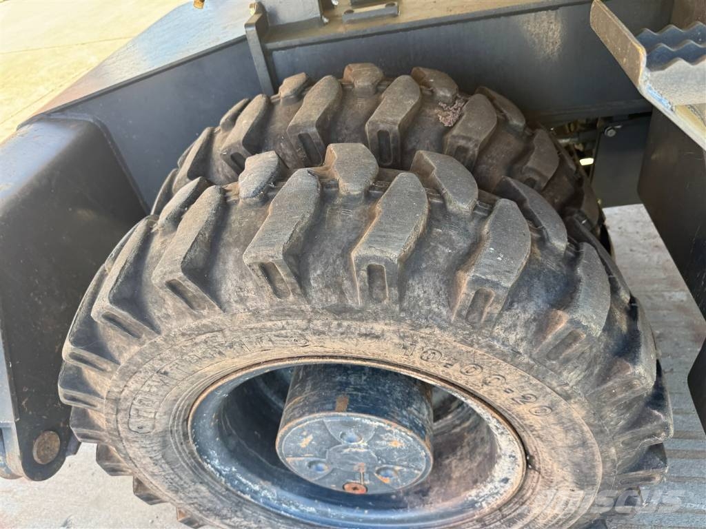 Komatsu PW 148-11 Εκσκαφείς με τροχούς - λάστιχα