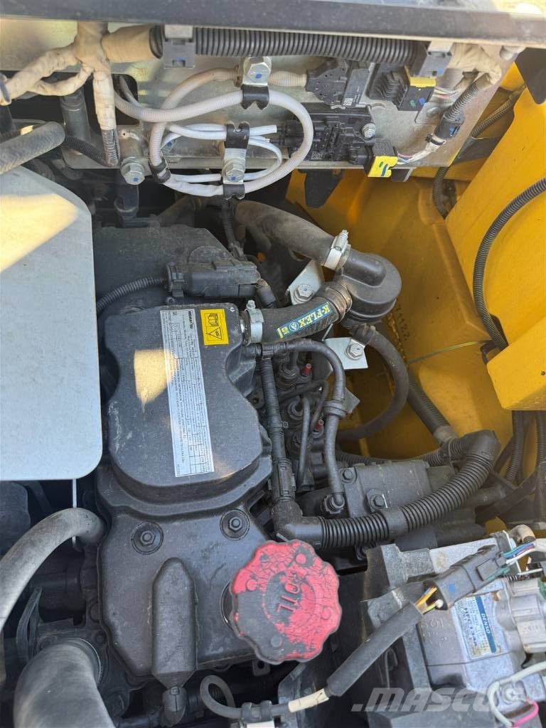 Komatsu PW 148-11 Εκσκαφείς με τροχούς - λάστιχα