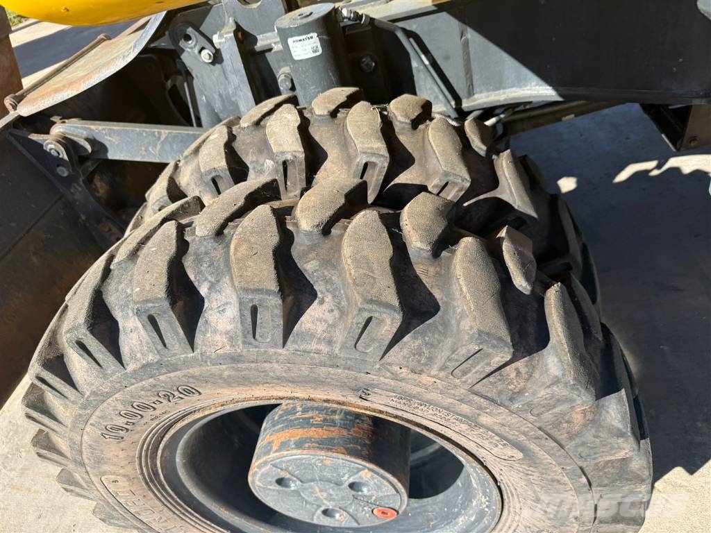 Komatsu PW 148-11 Εκσκαφείς με τροχούς - λάστιχα