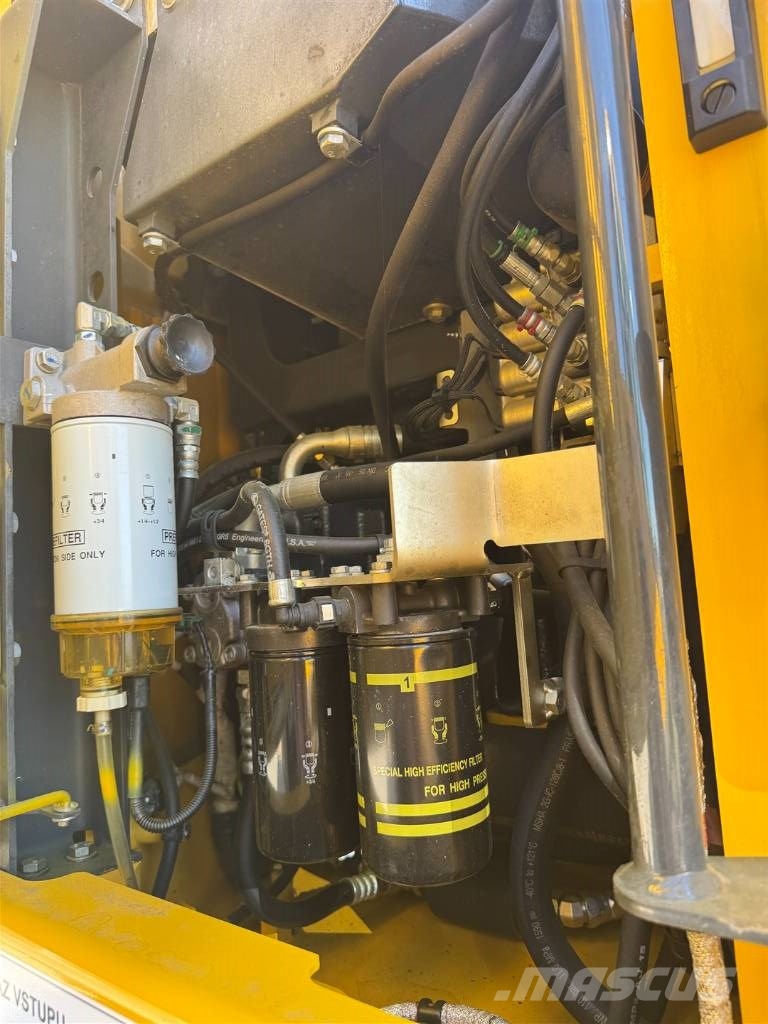 Komatsu PW 148-11 Εκσκαφείς με τροχούς - λάστιχα