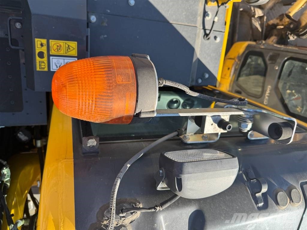 Komatsu PW 148-11 Εκσκαφείς με τροχούς - λάστιχα