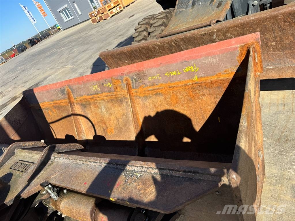 Komatsu PW 148-11 Εκσκαφείς με τροχούς - λάστιχα