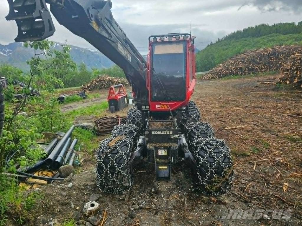 Komatsu 901 XC Betakarítók