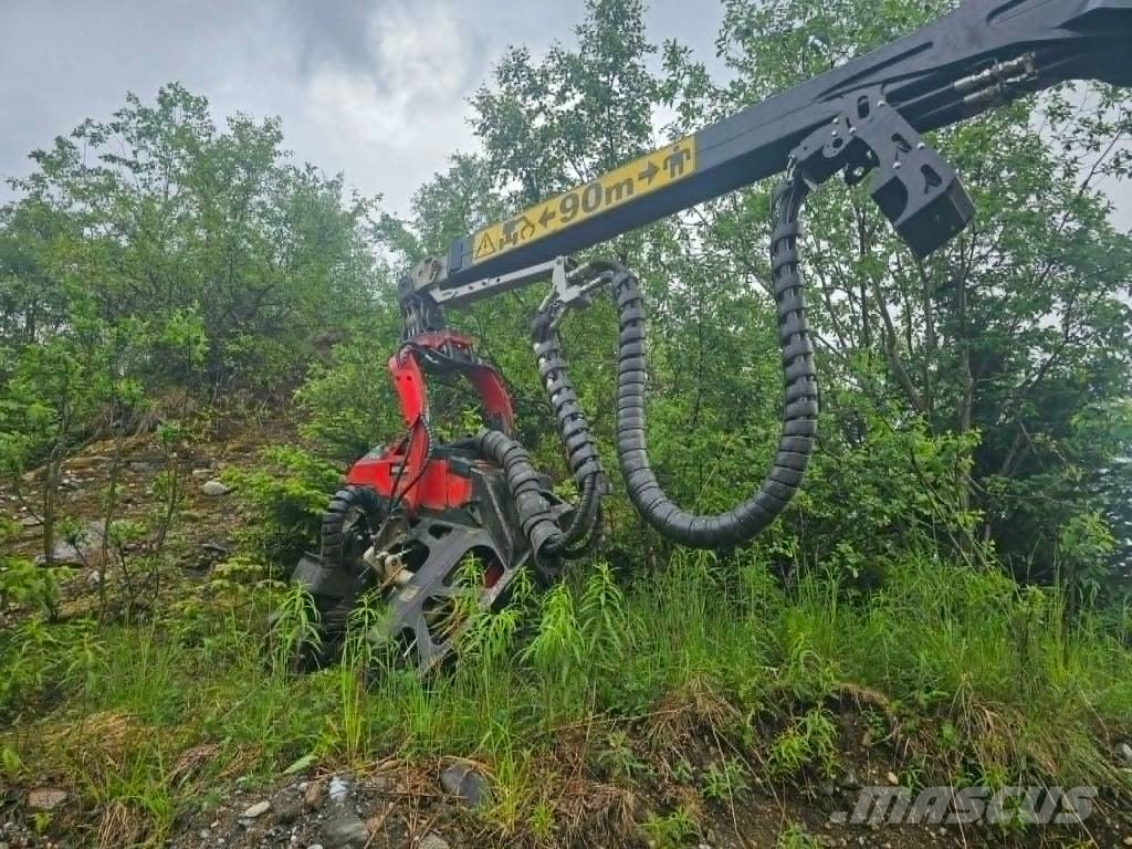 Komatsu 901 XC Betakarítók