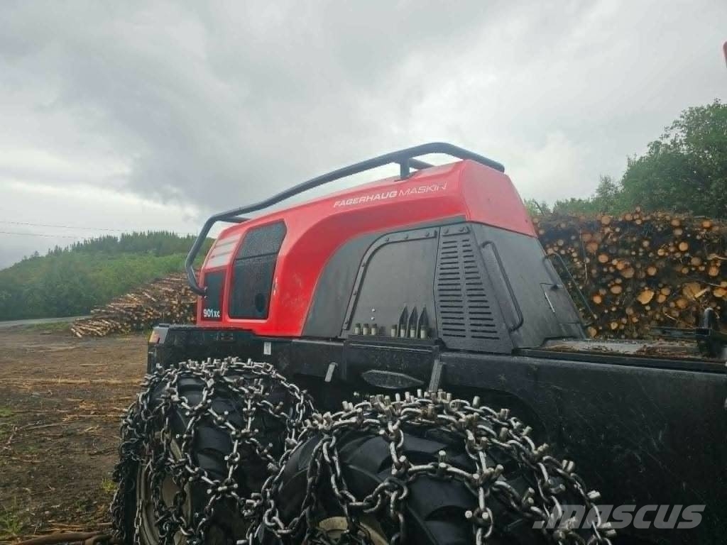 Komatsu 901 XC Betakarítók