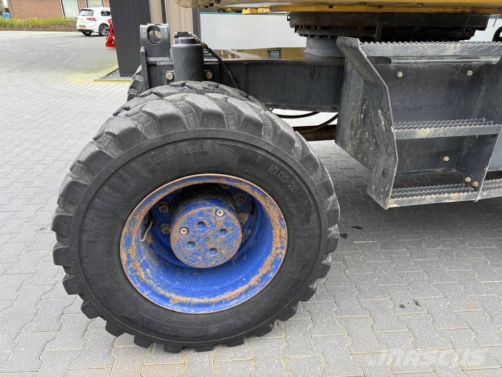 Komatsu PW 180-10 Pelle sur pneus
