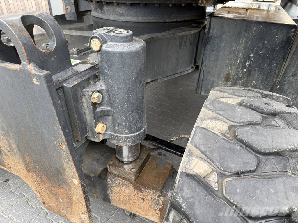 Komatsu PW 180-10 Pelle sur pneus